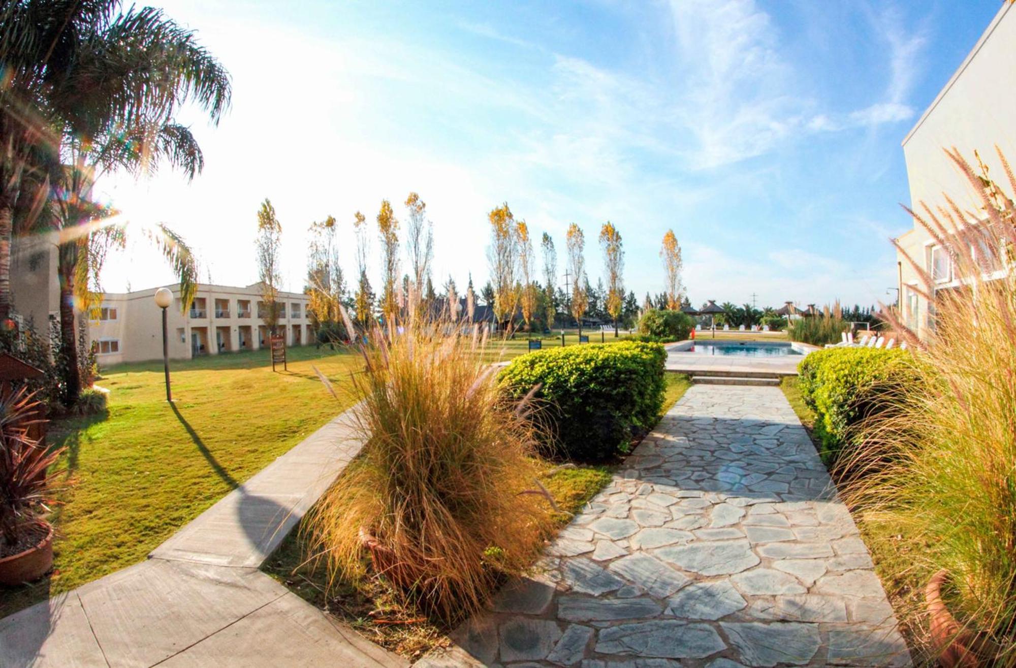 Wyndham Garden Campana Hotel Exterior photo