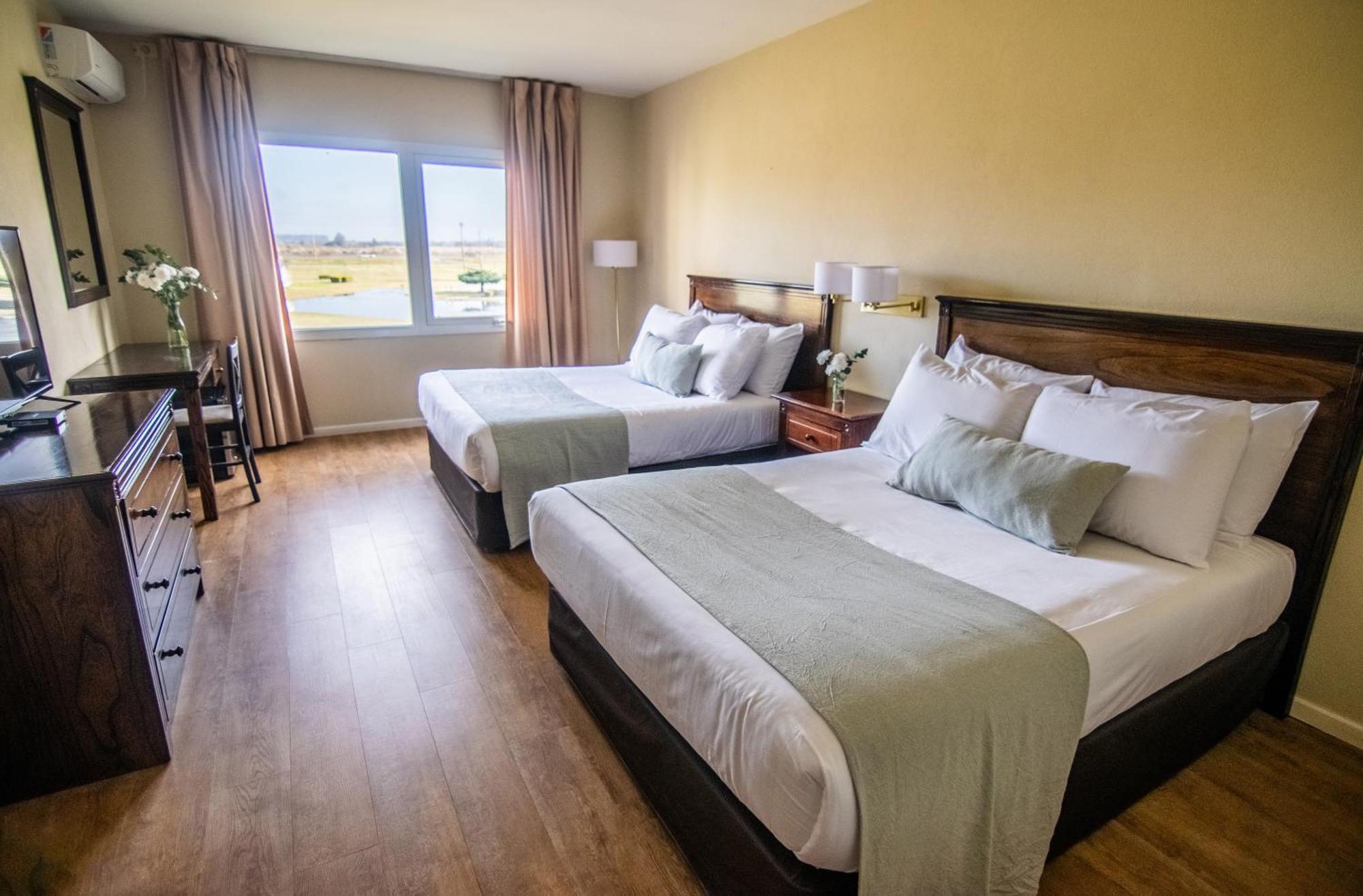 Wyndham Garden Campana Hotel Exterior photo
