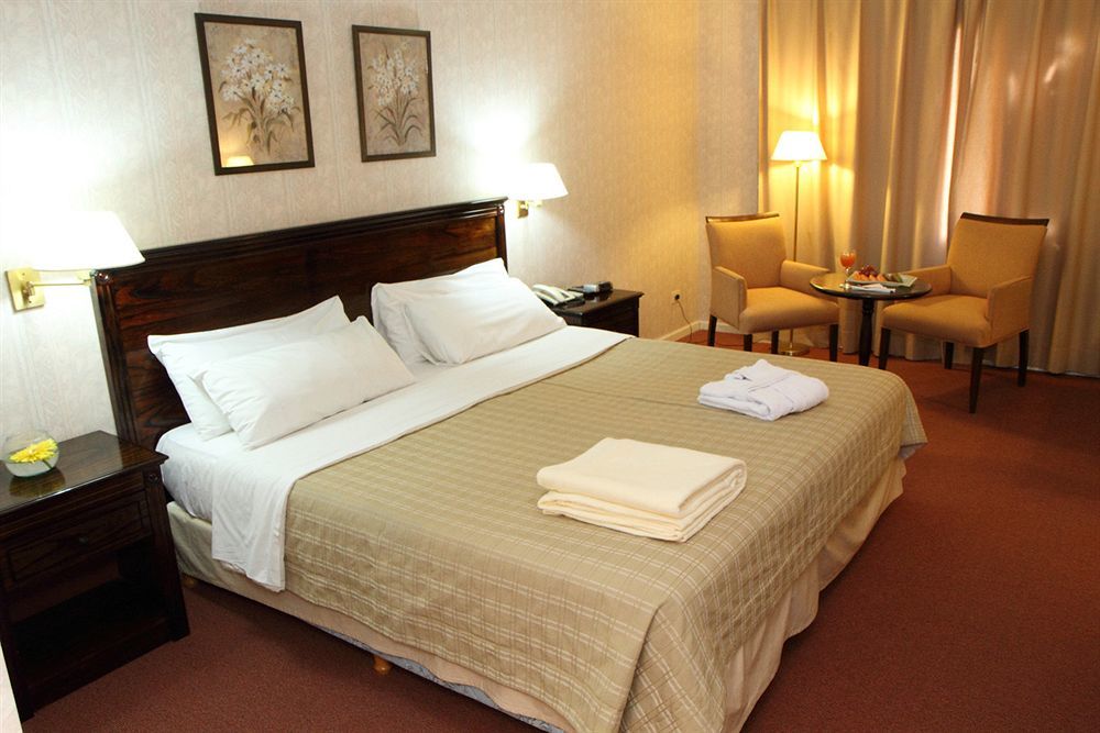 Wyndham Garden Campana Hotel Exterior photo
