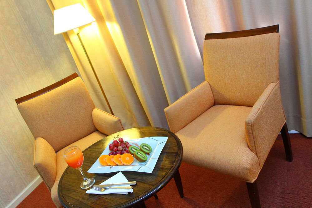 Wyndham Garden Campana Hotel Exterior photo