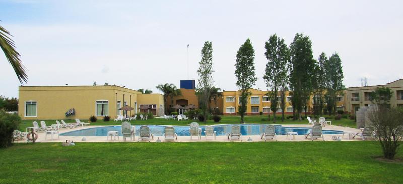 Wyndham Garden Campana Hotel Exterior photo