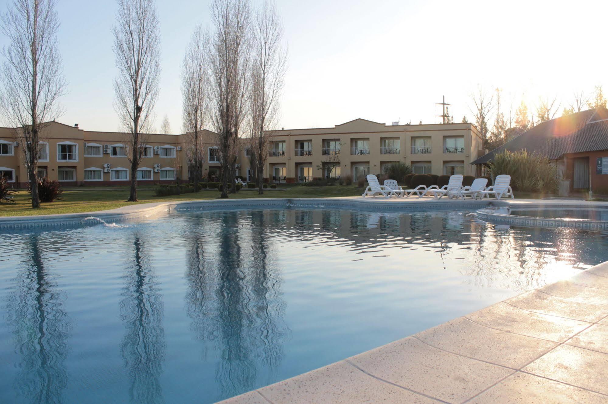 Wyndham Garden Campana Hotel Exterior photo