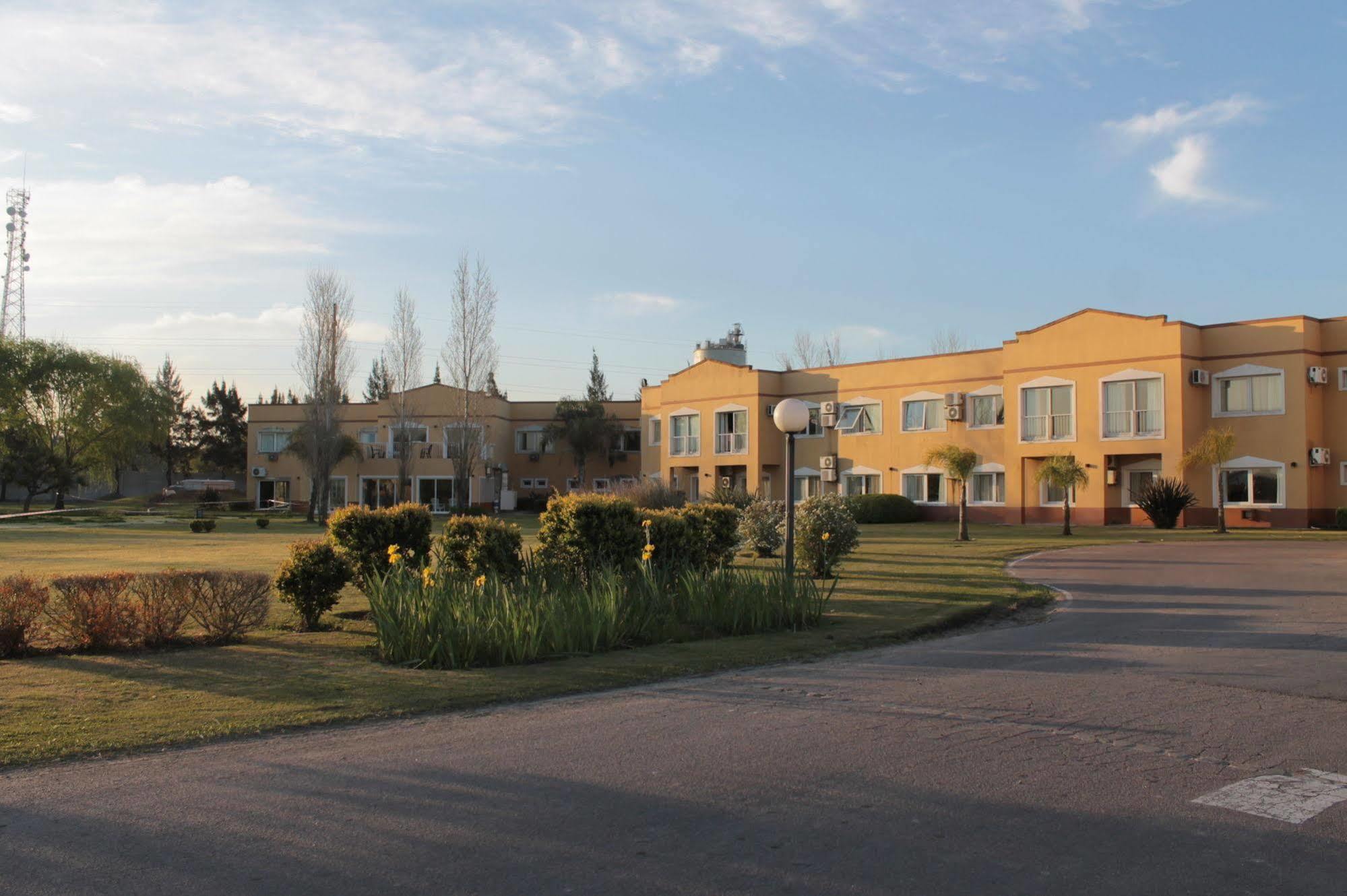 Wyndham Garden Campana Hotel Exterior photo